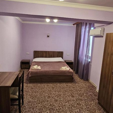Hotel International Ереван Екстериор снимка