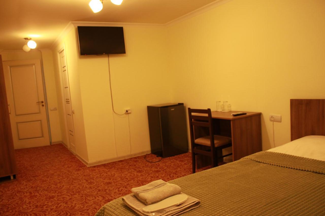 Hotel International Ереван Екстериор снимка