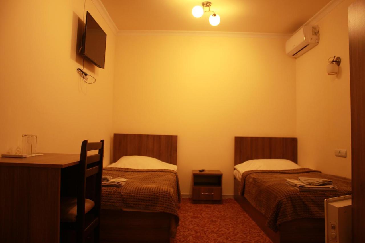 Hotel International Ереван Екстериор снимка